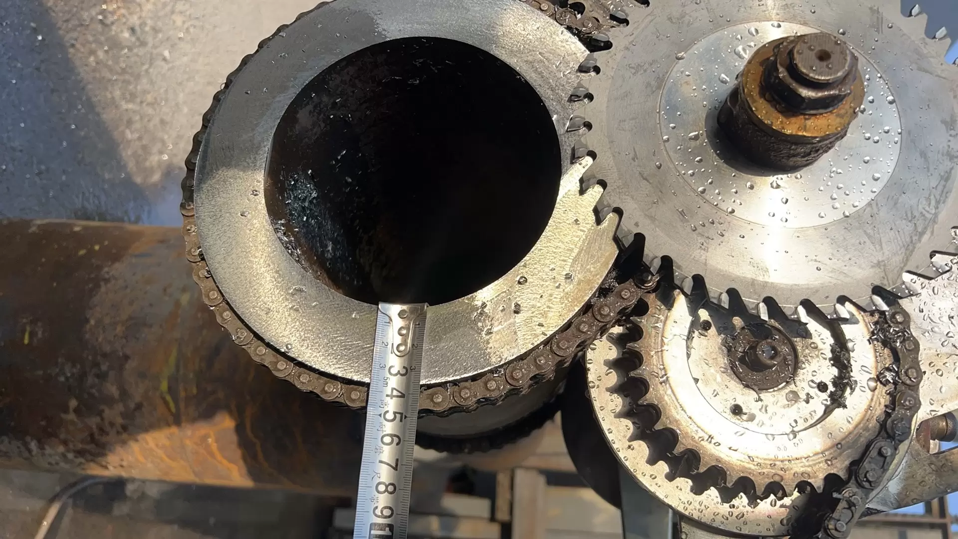 Máy cắt nguội ống loại xích