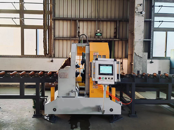 Máy cắt và vát ống CNC