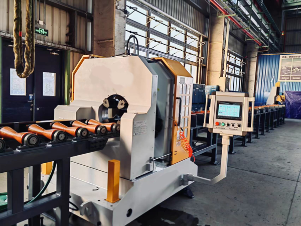 Máy cắt và vát ống CNC