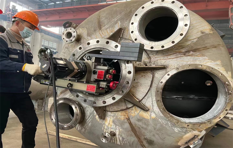 Máy ghép mặt bích 6″-40″ tại xưởng