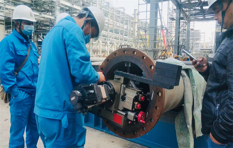 Máy ép mặt bích 6″-40″ tại Nhà máy hóa chất ------ Trung Quốc