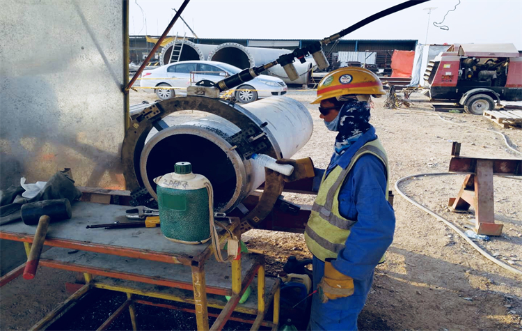 Nhà máy hóa chất Oman: Cắt và vát ống tại chỗ