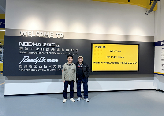 Một nh&oacute;m kh&aacute;ch h&agrave;ng đến từ Đ&agrave;i Loan đ&atilde; gh&eacute; thăm.